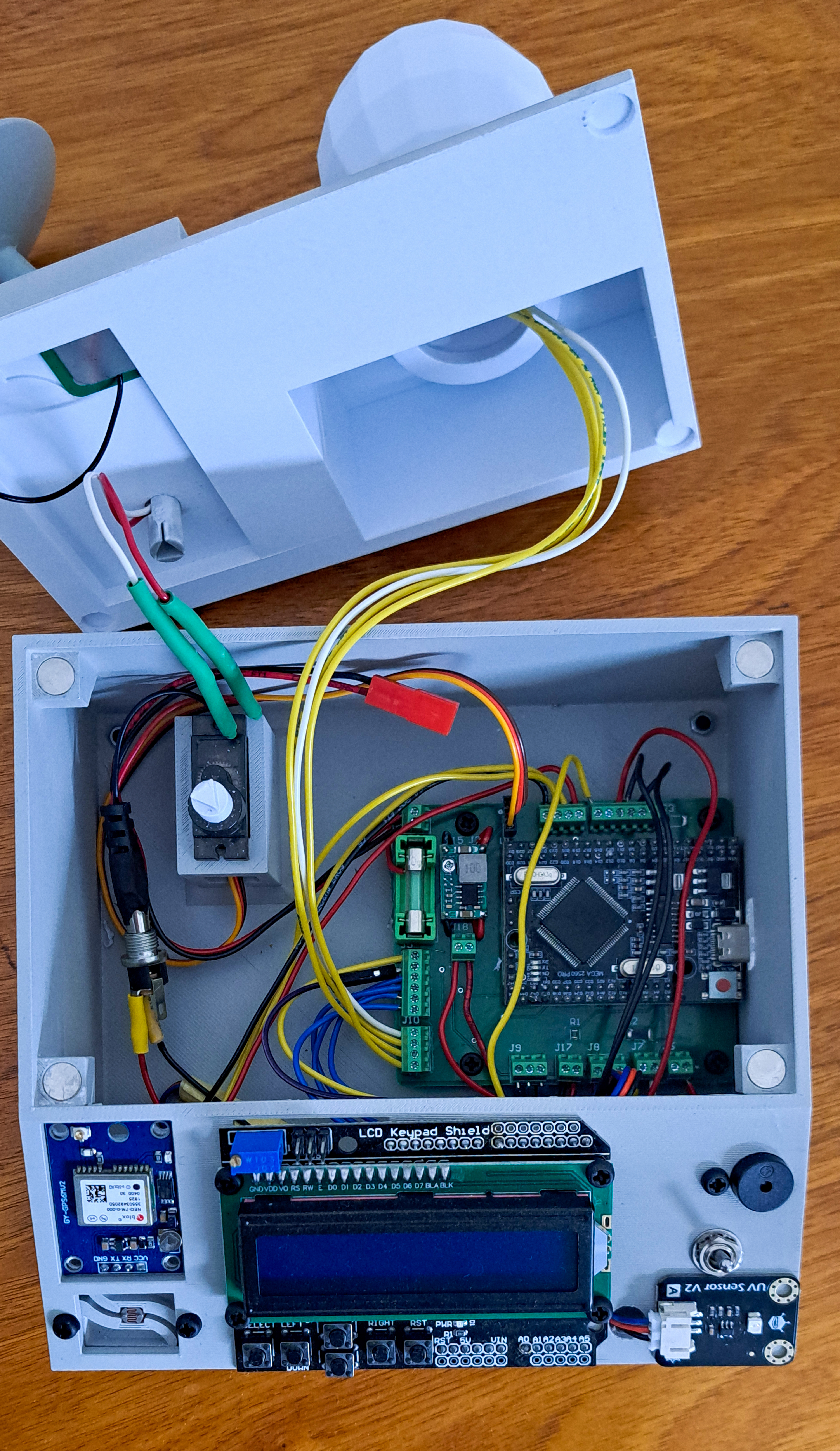 Internal wiring and enclosure layout of the portable weather station